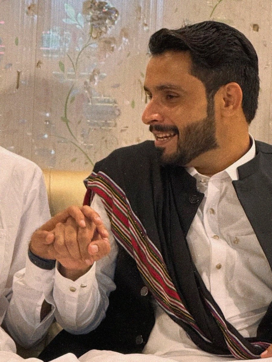 SaveChangaiz's tweet image. Day 100: 100 days without Changaiz.
100 mornings sans his voice.
100 nights without peace.
His absence screams.
Taken from family, friends, books.
Time won’t erase us. Resolve grows.
#ReleaseChangaizSahirBaloch
#EndEnforcedDisappearances