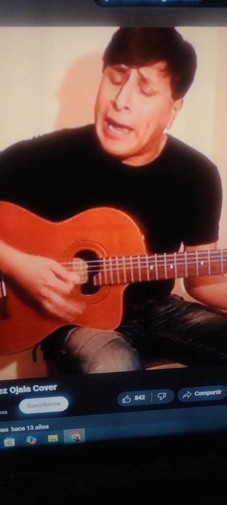 RexPiano23's tweet photo. No lo tenía a merentiel de guitarrista, mira vos https://t.co/yBm4xasydB