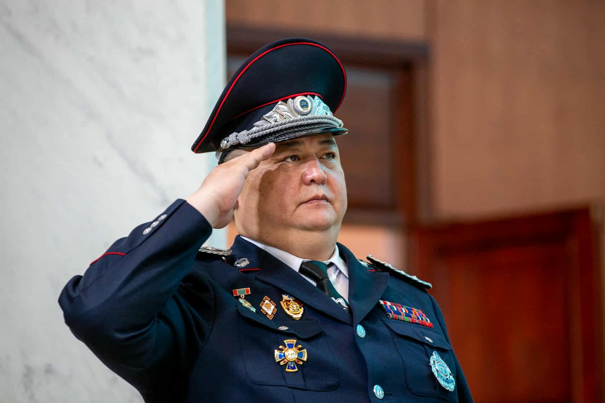 Хууль зөрчигч хууль сахиулагч болжээ.