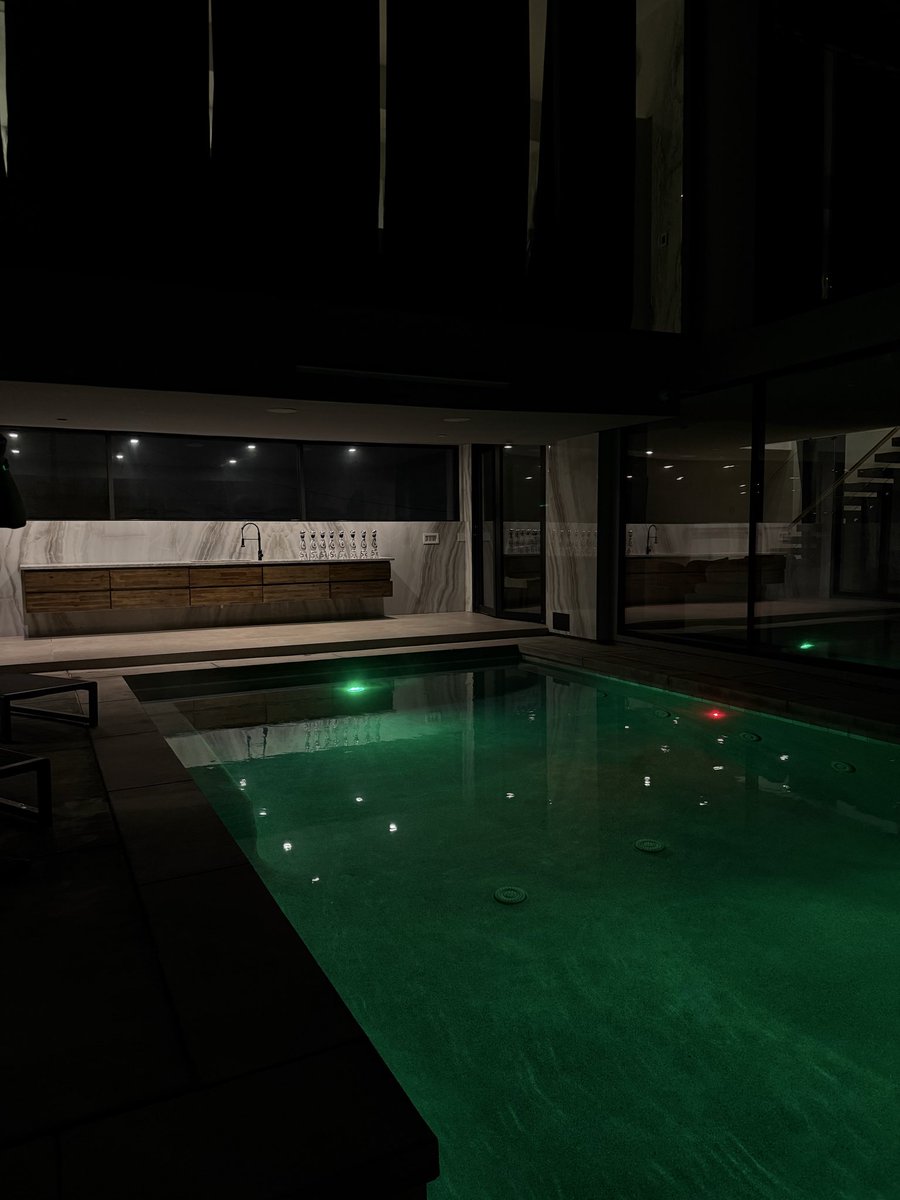 Staticcs tweet media