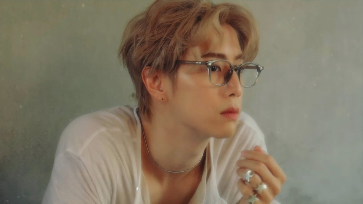 93mt__'s tweet photo. 🤓

#MarkTuan https://t.co/OJyyAUkVtT