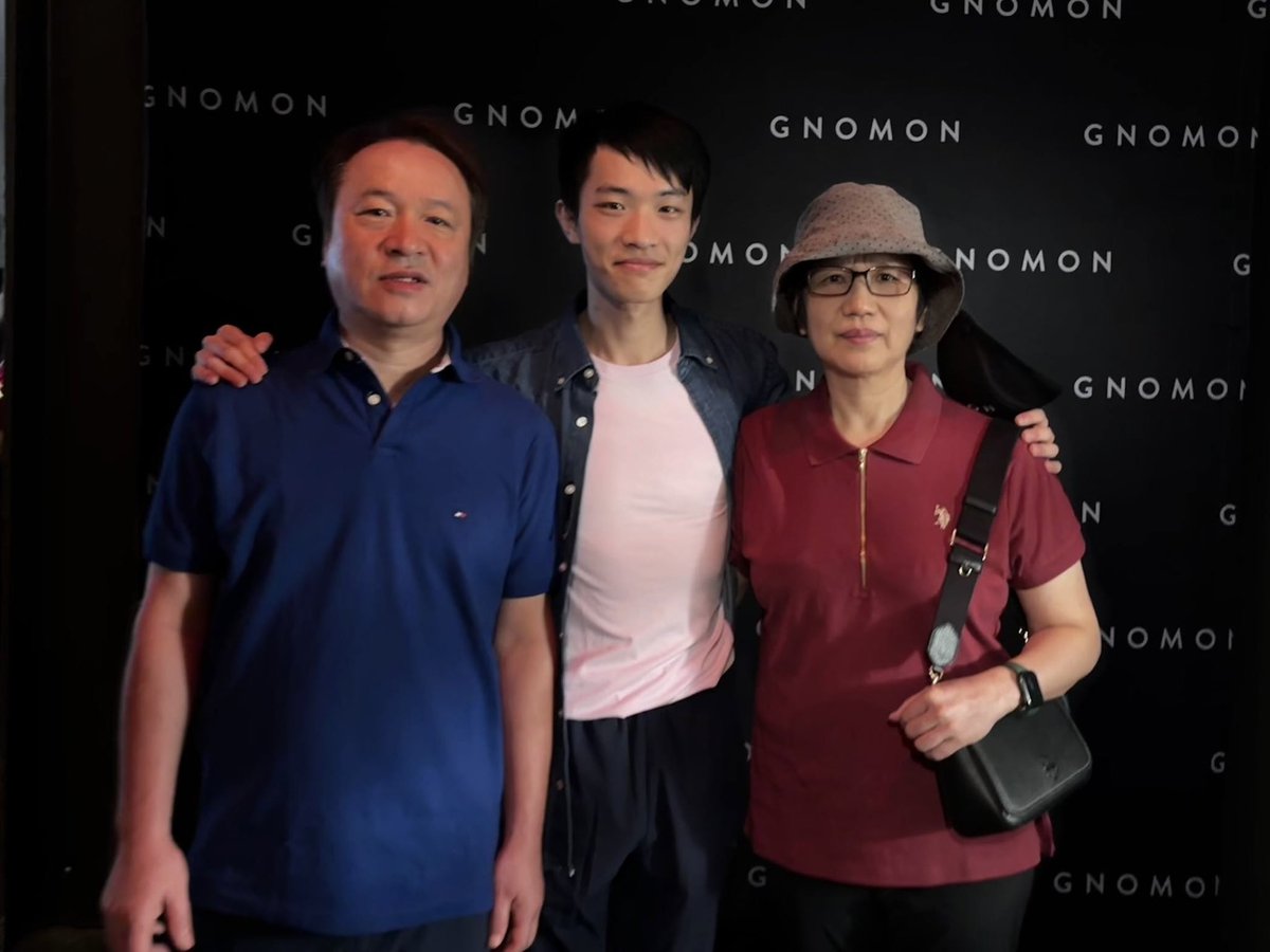 PoHsuanLin's tweet image. Oct 26th, 2025 
I lost my mom, the only person who’s ever loved me unconditionally.
My biggest source of strength in life.
My number one fan behind every piece of art I’ve ever made. 

During my mom’s illness, every new test result felt like another hurdle we had to cross. Every…