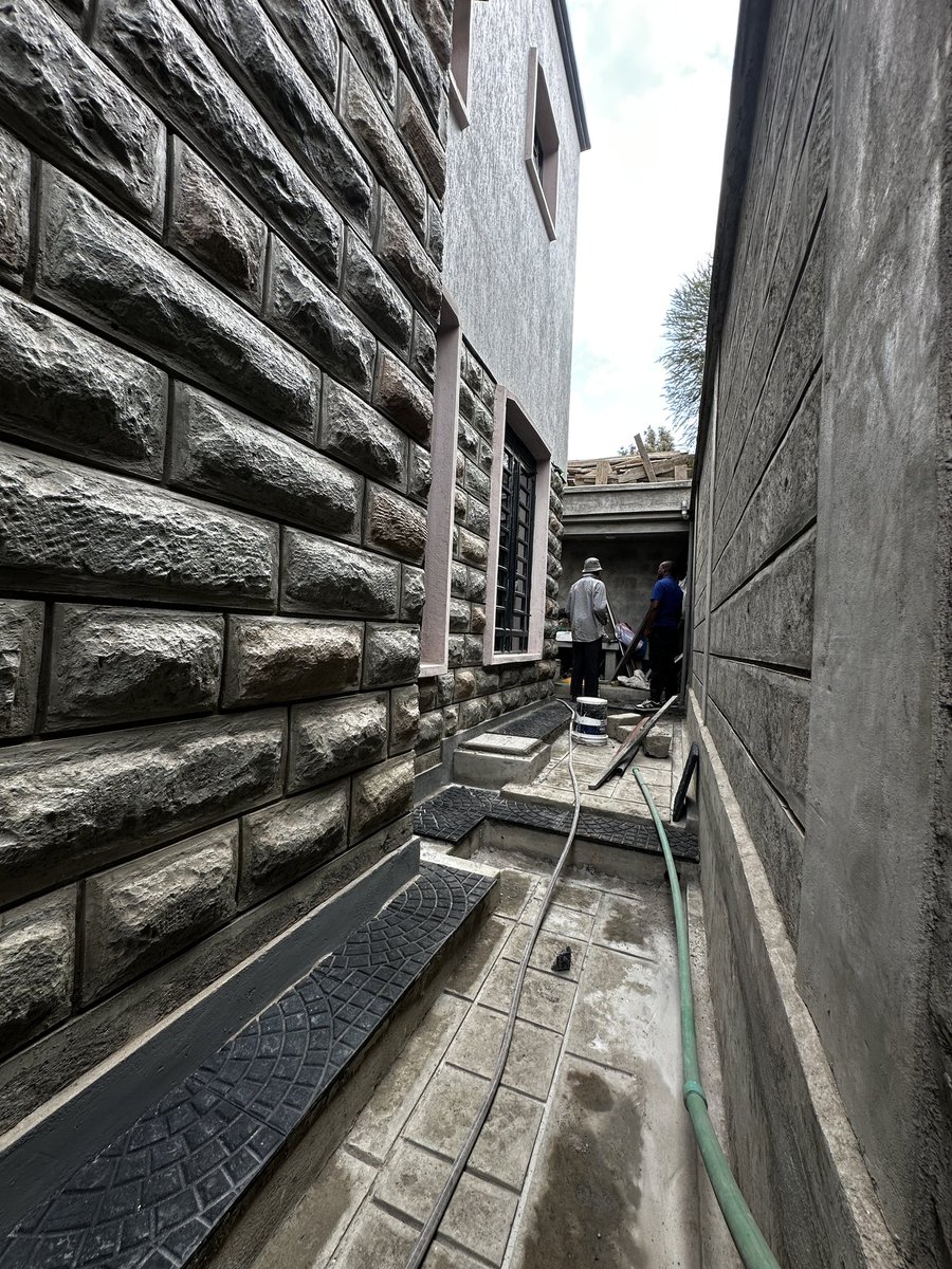 StructureForms's tweet image. “Don’t limit your challenges — challenge your limits.” 💪
Stay focused and make today count!
#StructureFormsConstruction