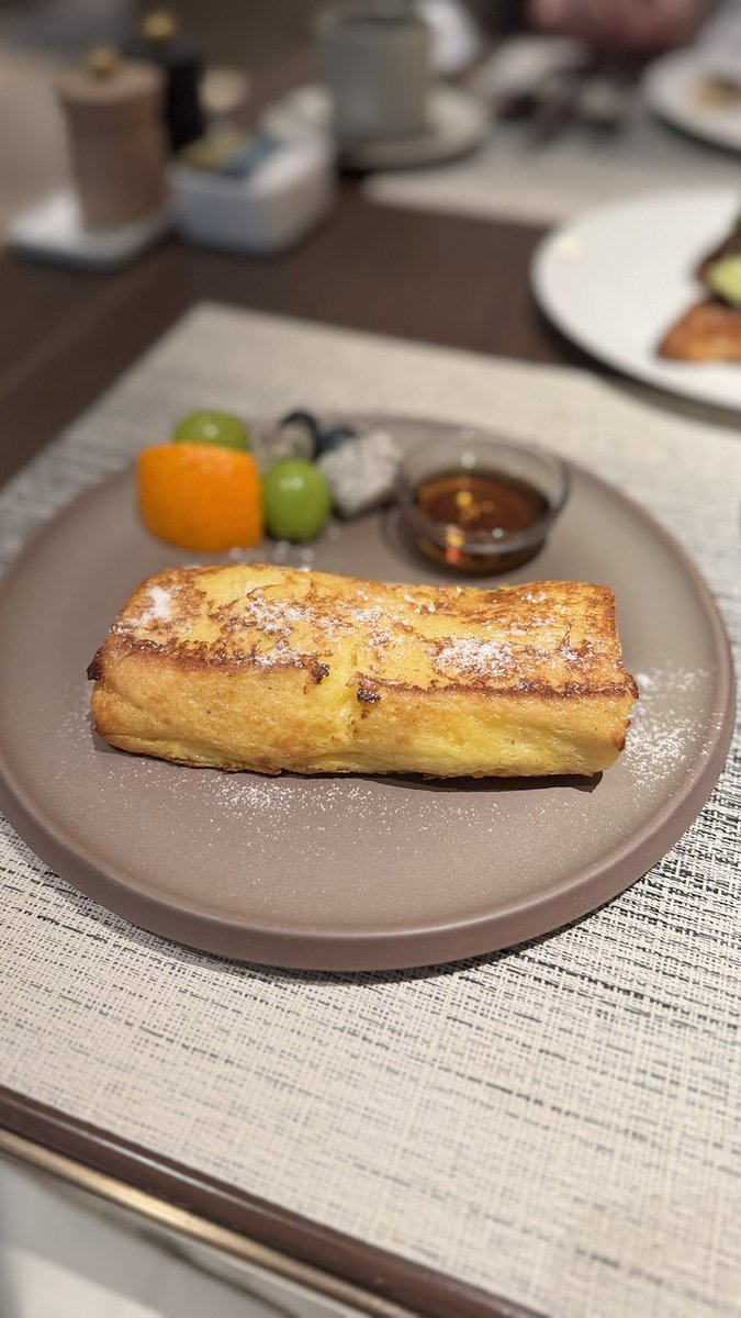 hlm2_r7's tweet image. デュシタニ京都の朝食🥞メインが選べるのでこの二つをチョイス🍀写ってないけどガパオライスもハーフサイズで注文したよ🫶🏻