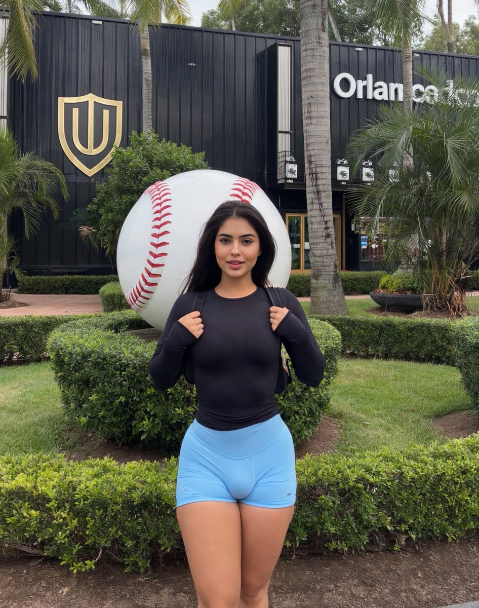 Whats the first thing you noticed?🏳️‍⚧️☺️