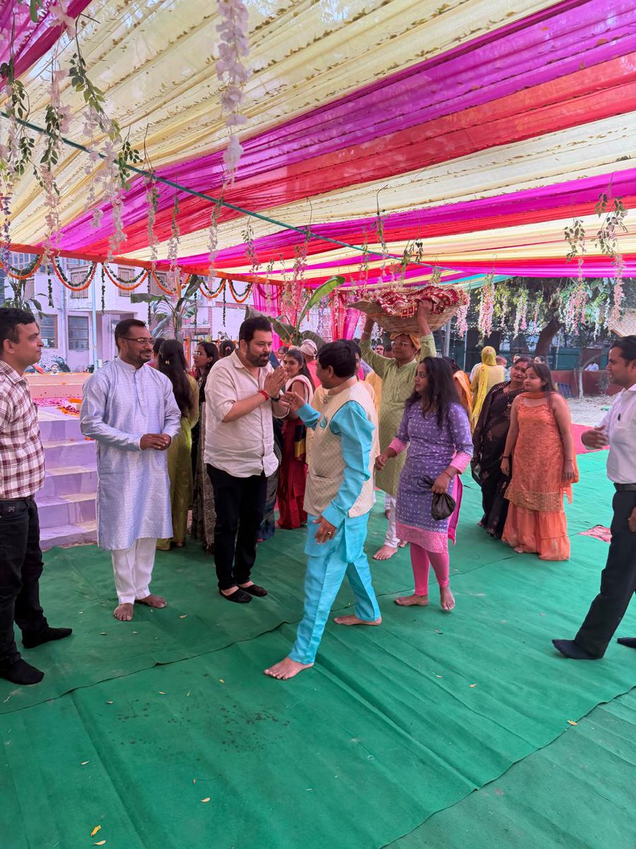 ManishChadhaBJP's tweet image. पहाड़गंज वार्ड में #छठ घाट पर श्रद्धालुओं के साथ #छठ_पूजा में सम्मिलित हुआ
भक्ति, अनुशासन और मातृशक्ति के इस अद्भुत संगम को देखकर मन श्रद्धा से भर उठा। यह पर्व हमारी संस्कृति की वह शक्ति है जो पीढ़ियों को जोड़ती है और जीवन को संकल्प देती है। 🙏
सभी को छठ पूजा की हार्दिक शुभकामनये