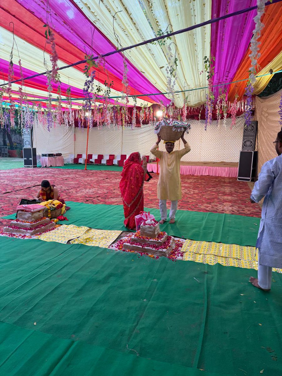 ManishChadhaBJP's tweet image. पहाड़गंज वार्ड में #छठ घाट पर श्रद्धालुओं के साथ #छठ_पूजा में सम्मिलित हुआ
भक्ति, अनुशासन और मातृशक्ति के इस अद्भुत संगम को देखकर मन श्रद्धा से भर उठा। यह पर्व हमारी संस्कृति की वह शक्ति है जो पीढ़ियों को जोड़ती है और जीवन को संकल्प देती है। 🙏
सभी को छठ पूजा की हार्दिक शुभकामनये