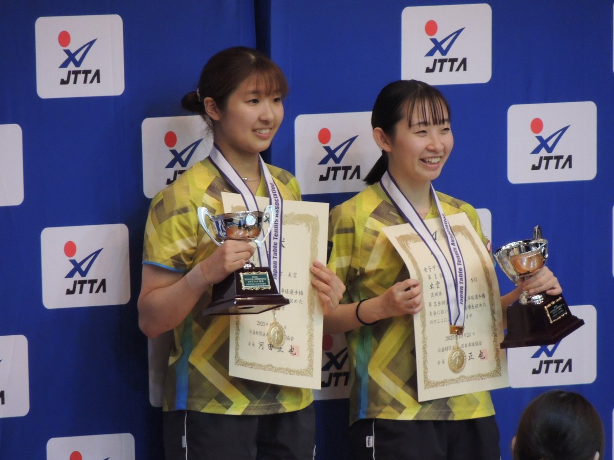 corretja1031's tweet image. 女子ダブルス表彰式

出雲美空選手／出澤杏佳選手ペア（レゾナック）
小畑美月選手／菅澤柚花里選手ペア（デンソーポラリス）
工藤夢選手／原芽衣選手ペア（レゾナック）
塩見真希選手／山﨑唯愛選手ペア（サンリツ）

#全日本社会人
2025.10.24 那覇市民体育館