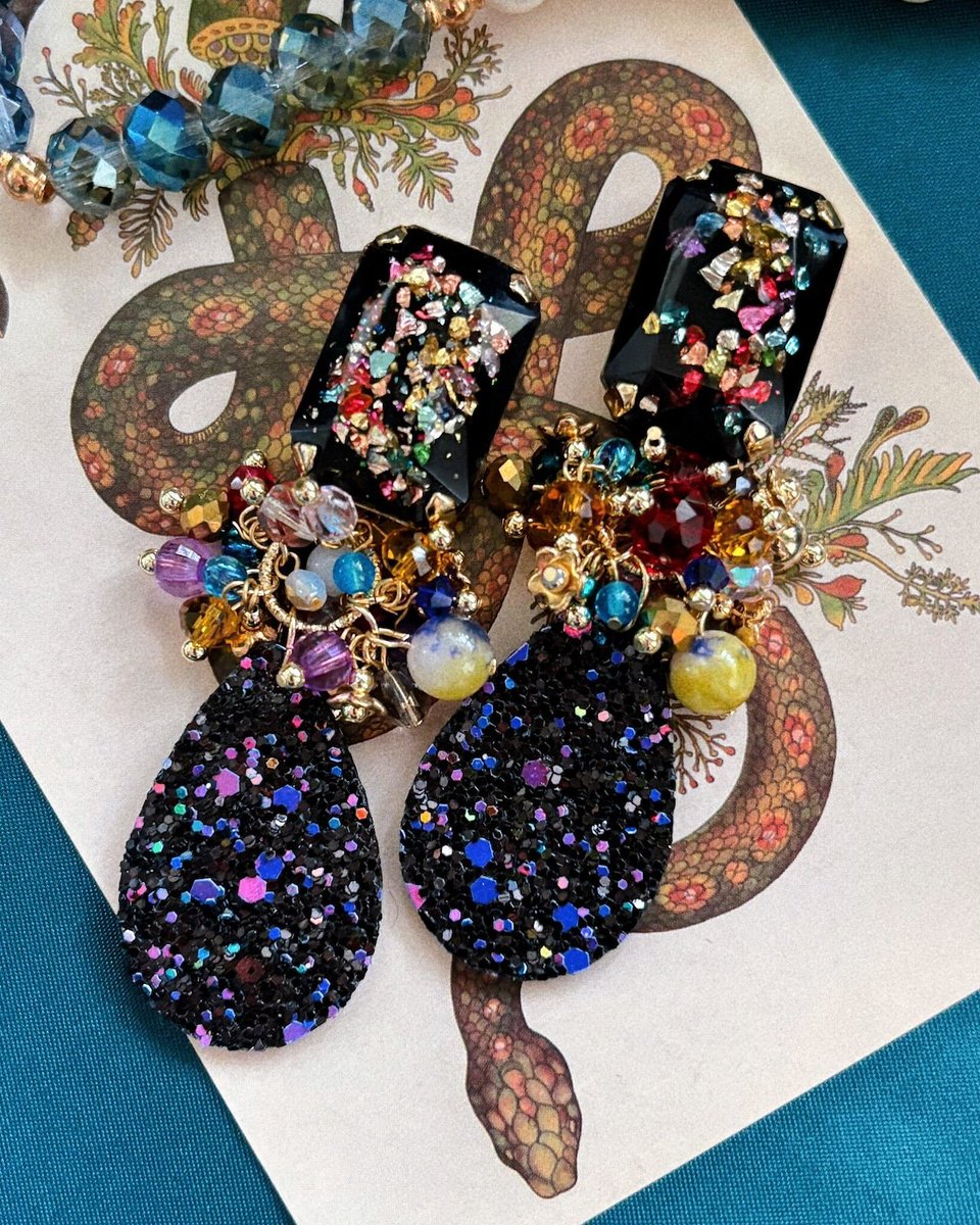 えりmama様お取引中⭐932⭐　❣️秋冬アクセ❣️当日発送一点物　インド刺繍 ʑ̀𖧏ʖˋ ⨧𖤟☡🎭 on X