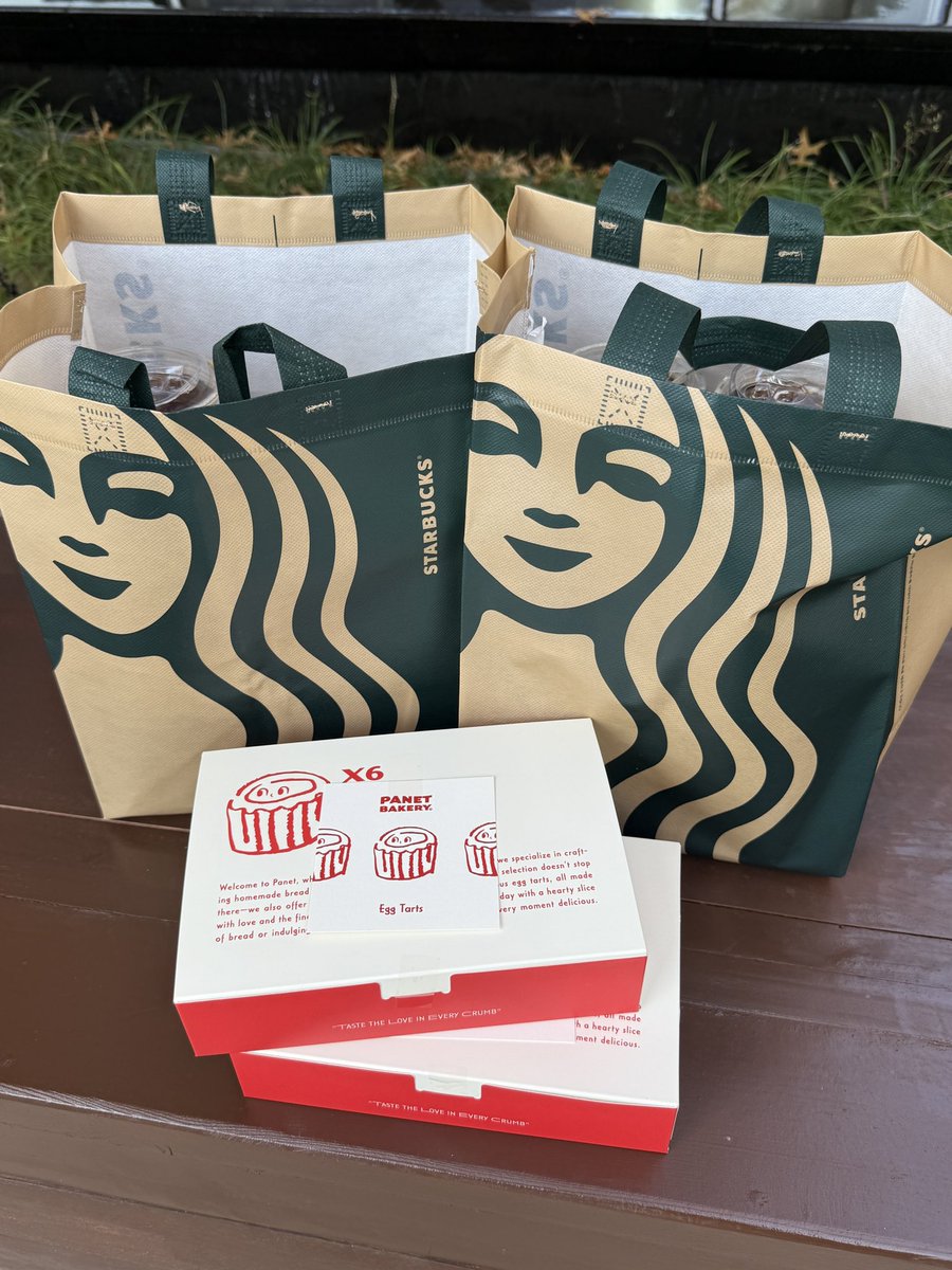 lip__ves's tweet image. 𝟮𝟱𝟭𝟬𝟮𝟴 𝗧𝗛𝗘 𝗦𝗛𝗢𝗪 𝗦𝗨𝗣𝗣𝗢𝗥𝗧

자랑스러운 OEC의 8년만의 솔로곡 발매를 기념하기 위해 도시락 서포트를 준비했습니다 ♪₊·

돌아온 솔로가수 김립이라니 (´-ก̀)💗
밥 든든히 먹고 오늘 하루도 화이팅 -!

#ARTMS #아르테미스
#KimLip #김립
#Can_You_Entertain