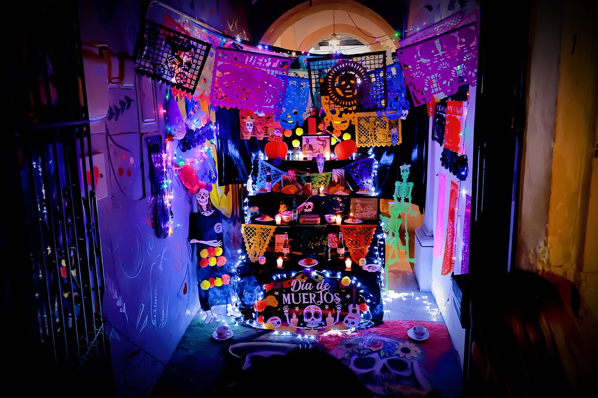 DMAF_Dgo's tweet image. 🌼💀 En el #Muuki2025, Durango brilló con la temática “Enchulando mi fachada” y el tradicional concurso de tapetes de aserrín.

La fachada de “Willy Burguer” quedó espectacular, reflejando nuestro amor por las tradiciones. 🇲🇽✨
#ElNorteMásMexicano #DurangoEsElCamino 🐺