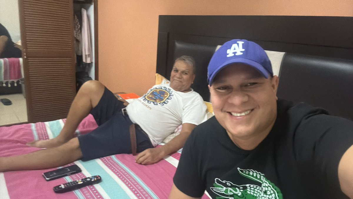 CarlosFlores_C's tweet photo. Saludos desde el puerto de Veracruz. Estado de grandes beisbolistas. Vamos Dodgers 
 #lacasadelbeisbol https://t.co/Nqi8m1yihS