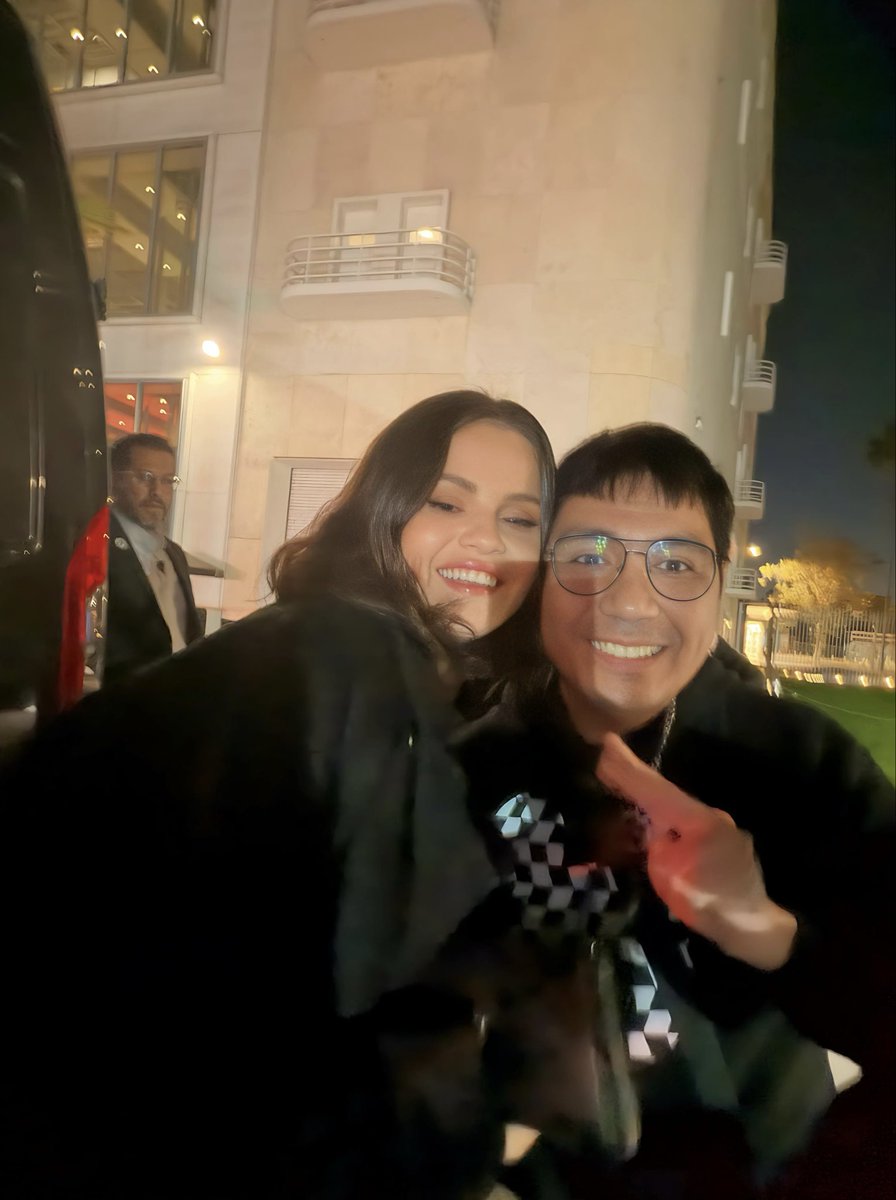 OMG LITERALLY REUNITED WITH <a href="/selenagomez/">Selena Gomez</a> my queen 💜💙💜