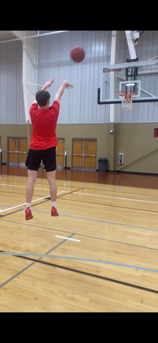 Welcome 2028 PG <a href="/JonahMasseyECHS/">Jonah Massey</a> to #WeWork4It Training. Jonah is a sponge soaking up knowledge and brings a high level work ethic

Time to elevate Jonah!