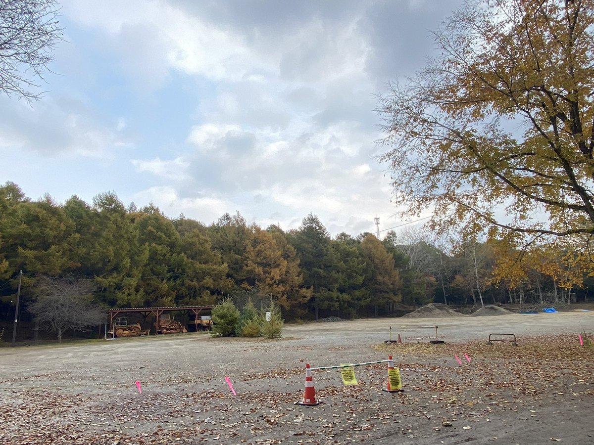 tmk_exforest's tweet image. ヒグマ出没の影響で引き続き駐車場を閉鎖しています。
今日は昼になっても気温が上がらず、研究林でも雪がちらつきました。みなさまお気をつけてお過ごしください。
#苫小牧研究林