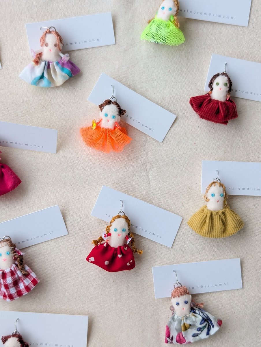 simumoi's tweet photo. 11/15.16
デザフェス出展しま���
東京！！！
simumoiは R252
耳飾り
doll
ブローチ
絶賛製作中🪡
写真は片耳用
 #デザフェス 
 #デザフェス62 
 #デザフェスお品書き https://t.co/T6fwzPb0vb
