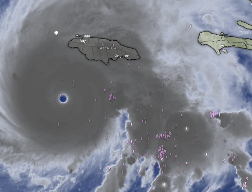 😳 windy.com/18.638/-78.717…