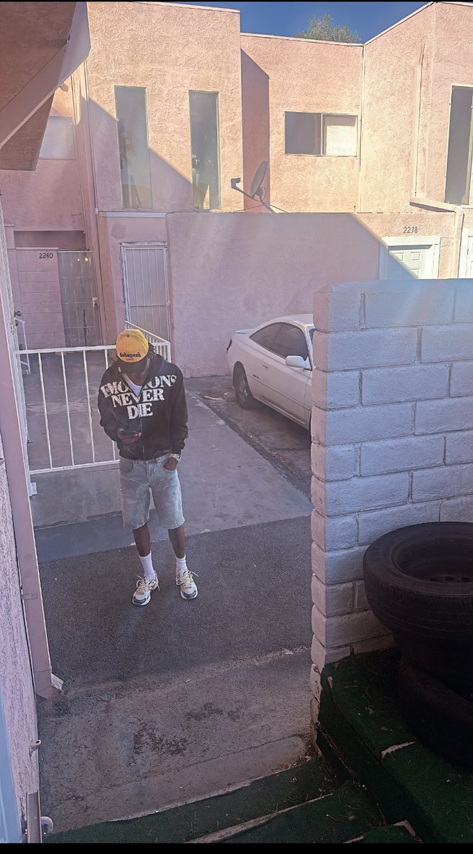 tharealslime37's tweet photo. 🐍 ComplexCon https://t.co/EbjTOkvJEj
