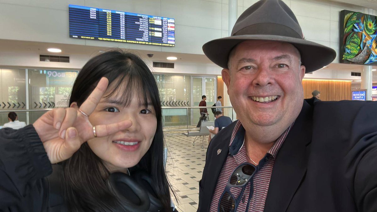 SpeedyGlobal's tweet image. 📸Captured in this photo with our Group CEO - Mr O’Dee, that is Ms. Seo from the #RepublicofKorea who just landed in #Brisbane last October under our #WorkingHolidayVisa Program! 🇦🇺🇰🇷
#Welcome #aboard, Ms. Seo! We can’t wait to see all that you’ll #achieve here in Australia.