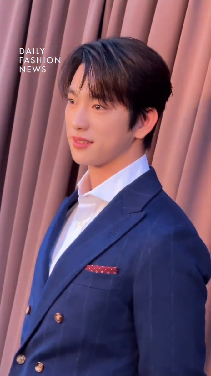 Jinyoungology's tweet image. The real FOX in got7. According to multiple sources 😏