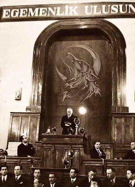 Efendiler, yarın Cumhuriyet'i ilan edeceğiz..🚬
 
Başbuğ Gazi Mustafa Kemal ATATÜRK

28 Ekim 1923