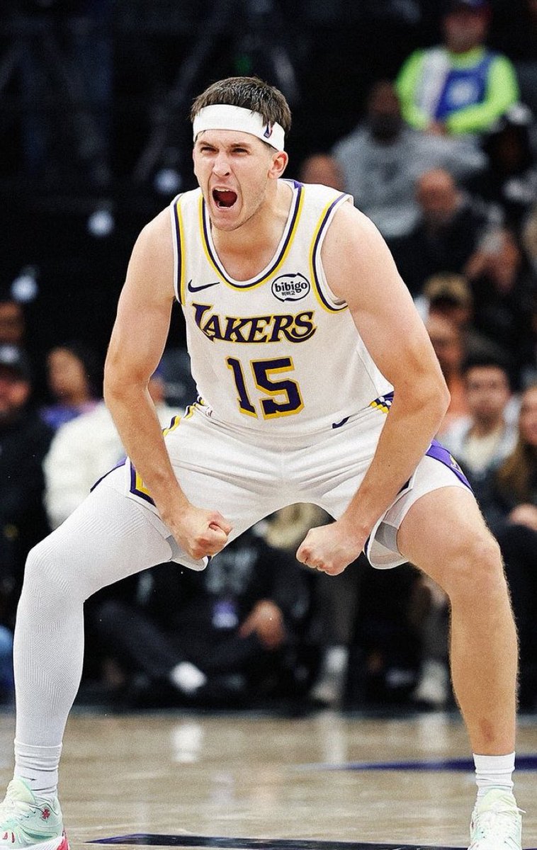 AUSTIN REAVES TONIGHT:

41 POINTS
5 ASSISTS 
4 REBOUNDS 
3 STEALS
13/22 FGM