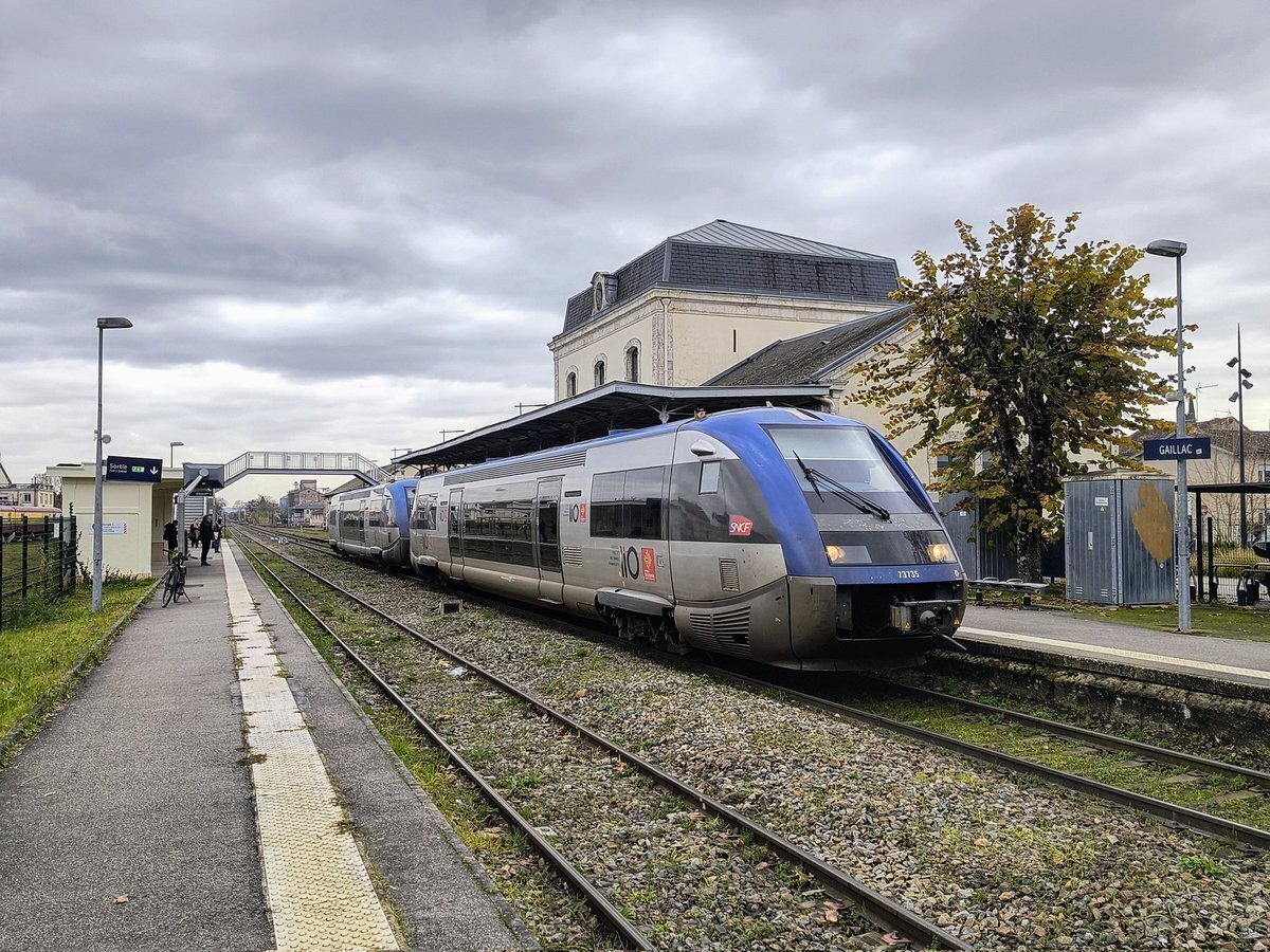 lio_train_sncf's tweet photo. Hel'liO ☕️
🕕Il est 6⃣h, l'#Occitanie s'éveille, les voies sont dégagées pour les premiers #TrainliO.
Nous vous guidons sur les quais via votre #InfoTrafic quotidien➡️20h😉
Une question ? Mentionnez-nous 📲
@lio_train_sncf https://t.co/B7BAqyUWiT