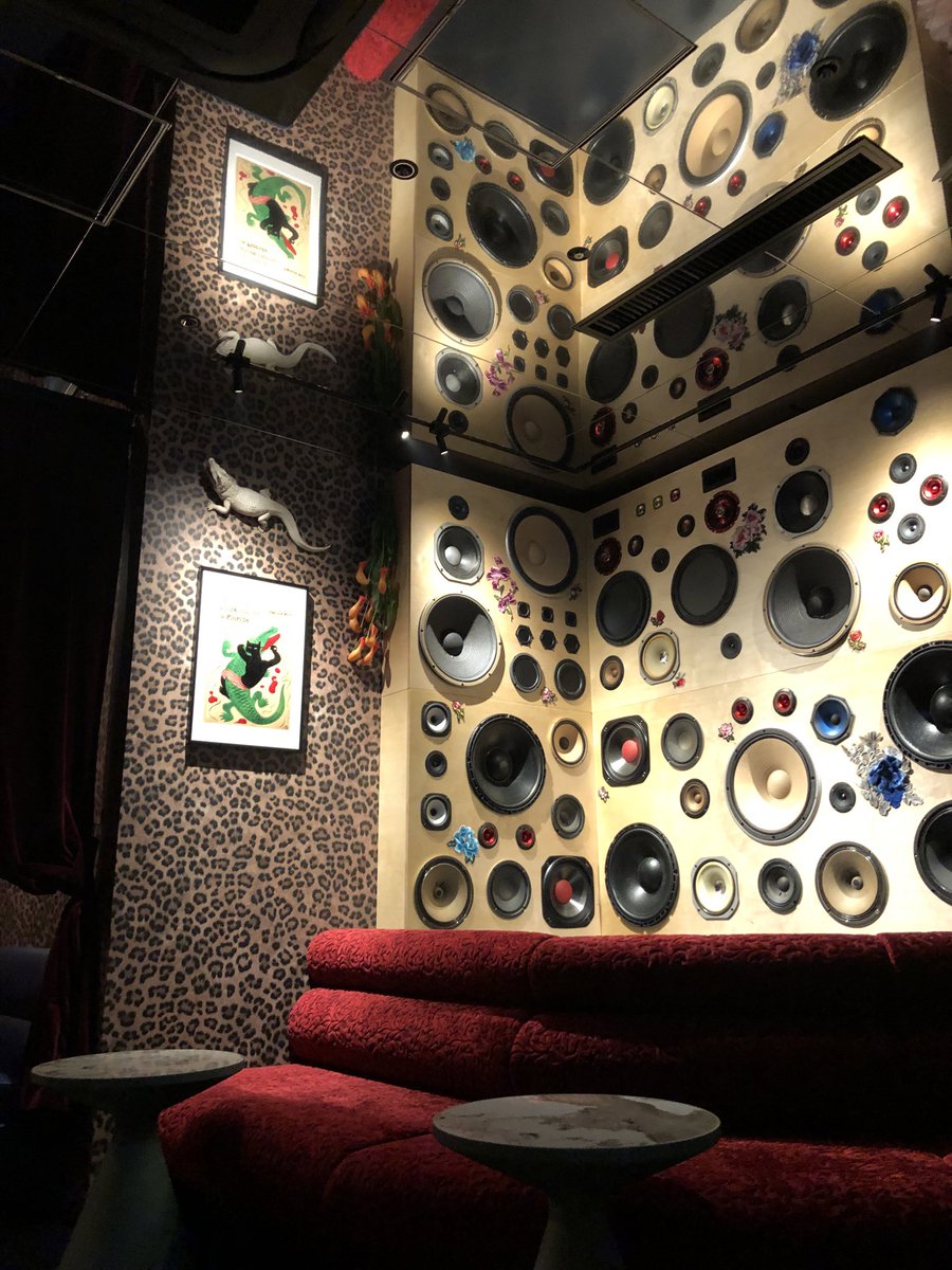 世界をめぐって辿り着いたのは赤坂。夜と朝のあいだに物語は芽吹くのね。伝説の芝浦ゴールド、恵比寿みるくの佐藤社長と都築響一さんの新しいベイビーが生まれました。来てね。bar FLOWERSグランドオープン10/29 17:30-28:00 (定休日なし) 港区赤坂3-17-3Kaiwai akasaka 2F
flowers-akasaka.jp