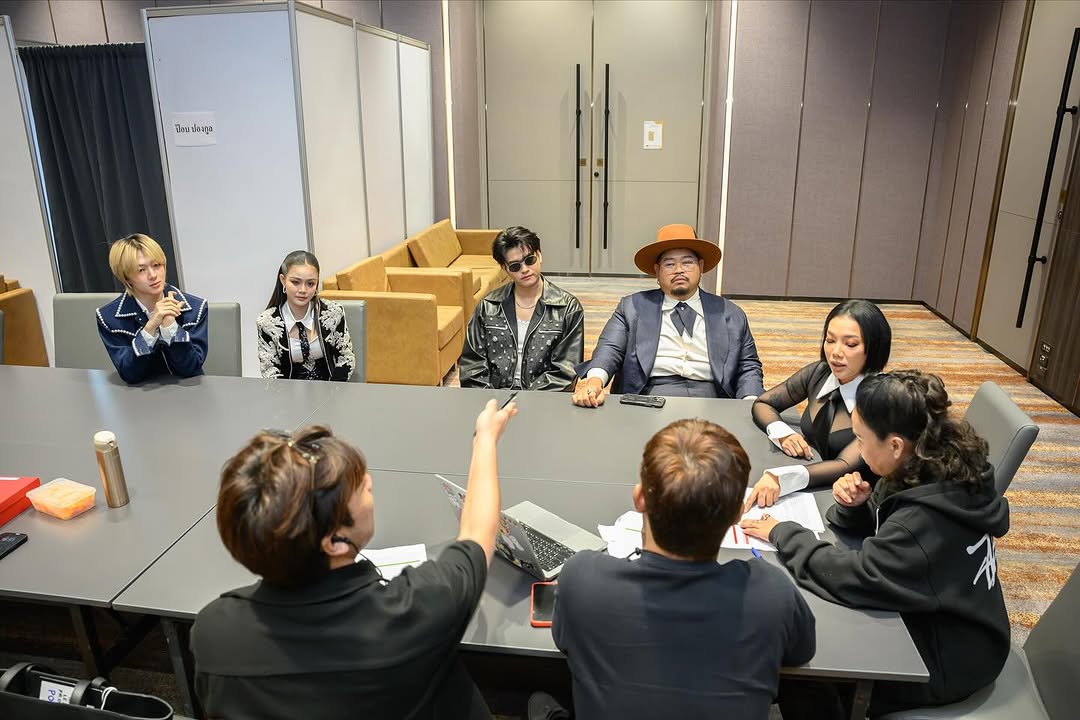 woainewofficial's tweet image. 【☁️📷】
 ©️ ig : daendorphine
🗓 : 28.10.2025

ขอบคุณพี่ดา Endorphine ที่ให้นุนิวได้เป็นส่วนหนึ่งในคอนเสิร์ตที่ยิ่งใหญ่ในครั้งนี้ด้วยนะคะ เป็นประสบการณ์ที่ดีมากเลยค่ะ ☺️🙏

#DA20ConcertxNuNewD1
#DA20ConcertxNuNewD2
#JulasHerbXDA20Concert

— @CwrNew ♡
#NuNew #NanaNu