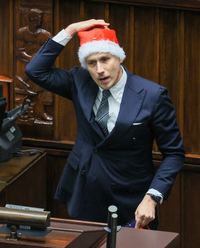 Dominik Jaśkowiec (@jaskowiecd) on Twitter photo Złodziej najgłośniej krzyczy: Łapać złodzieja! <a href="/KonradBerkowicz/">Konrad Berkowicz</a>  lider <a href="/KONFEDERACJA_/">Konfederacja</a> <a href="/Nowa_Nadzieja_/">Nowa Nadzieja</a>
moralnym odnowicielem polskiej sceny politycznej! <a href="/SlawomirMentzen/">Sławomir Mentzen</a> rozumiem, że w słuchawkach na uszach można kraść w sklepie? Złodziej najgłośniej krzyczy: Łapać złodzieja! <a href="/KonradBerkowicz/">Konrad Berkowicz</a>  lider <a href="/KONFEDERACJA_/">Konfederacja</a> <a href="/Nowa_Nadzieja_/">Nowa Nadzieja</a>
moralnym odnowicielem polskiej sceny politycznej! <a href="/SlawomirMentzen/">Sławomir Mentzen</a> rozumiem, że w słuchawkach na uszach można kraść w sklepie?