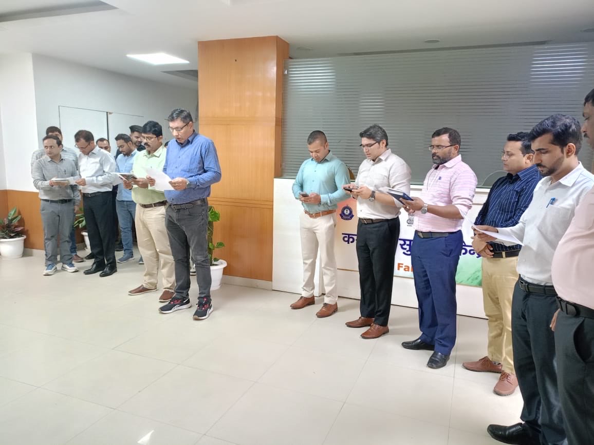 Commissioner, CGST Faridabad, Sh. Reyaz Ahmad administered the Integrity Pledge as part of Vigilance Awareness Week 2025, observed with theme सतर्कता: हमारी साझा जिम्मेदारी (Vigilance: Our Shared Responsibility)

#VigilanceAwarenessWeek #VAW2025 <a href="/CVCIndia/">CVC, Govt. of India</a> <a href="/dgovcbic/">Directorate General of Vigilance CBIC</a> <a href="/PIBChandigarh/">PIB in Chandigarh</a>