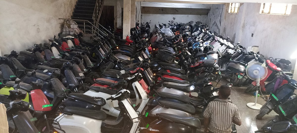 Deepakkumar9520's tweet photo. @bhash @OlaElectric when you going to repair my scooter Its already 3 month's Scammer https://t.co/eHEOjcJ4UJ