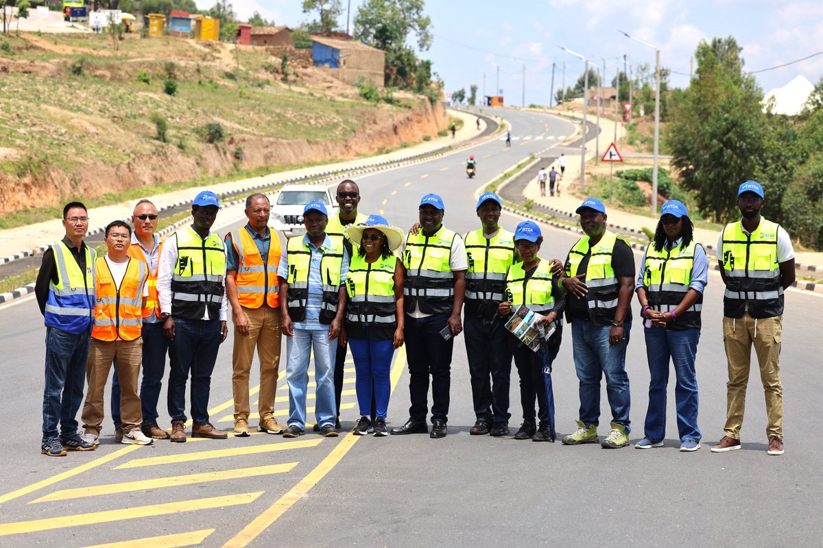 UKWELITIMES's tweet photo. 🛑PHOTOS: From 24-26 Oct 2025, the RTDA Board of Directors conducted a field visit to key infrastructure projects across Rwanda, overseeing progress on road, One-Stop Border Post (OSBP), and port developments. 

@RTDARwanda 
#RwandaInfrastructure @RwandaInfra 

✍️@Uwayezu_Alodie https://t.co/JaDcr4YxRW