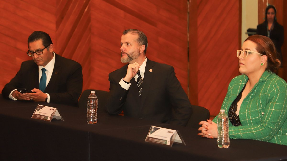 #Entérate
Se llevó a cabo la ceremonia de graduación de la Segunda Generación de las Especialidades del Centro de Formación y Profesionalización del TRIJAEM (CEPTRI).

A través de nuestras especialidades, continuamos consolidando el CEPTRI como un espacio académico de alto nivel.