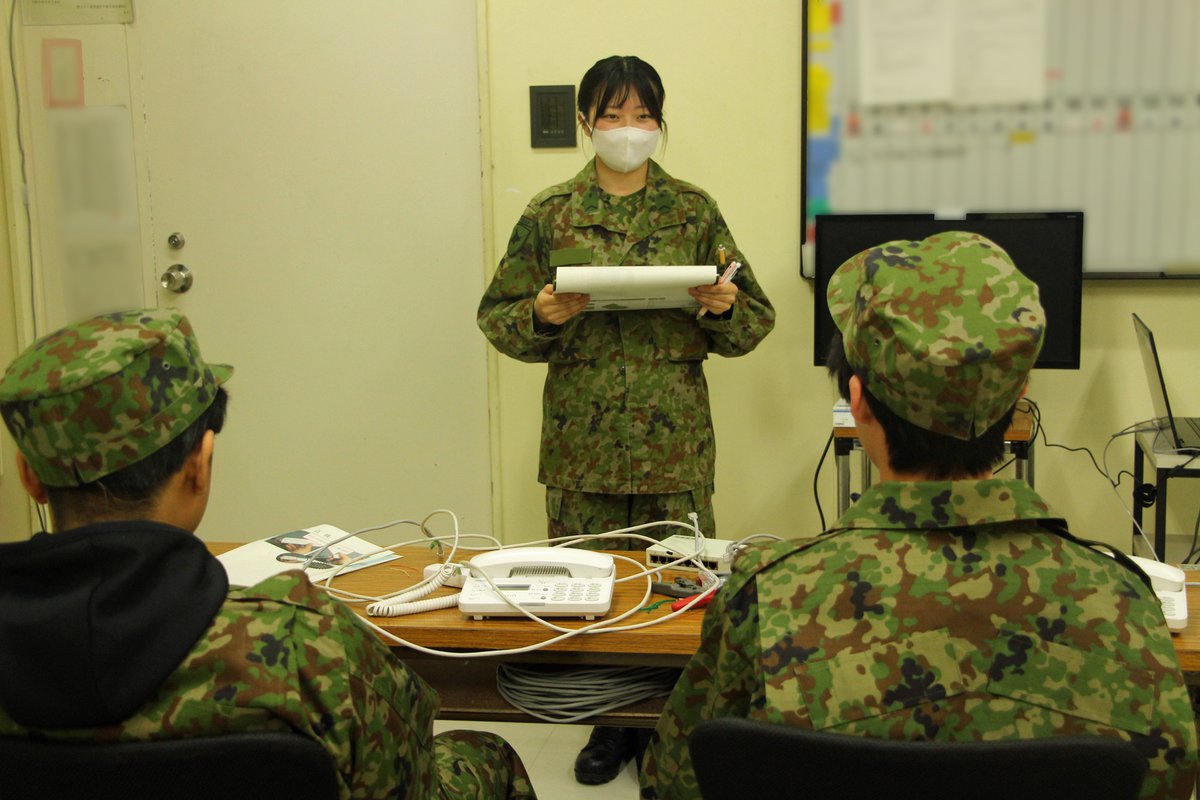 JGSDF_Nayoro's tweet image. #名寄駐屯地 は #北海道下川商業高等学校 の #総合的な探求の時間 に協力しました。
２日日は #携帯偽装網 の着用体験や #ＬＡＮケーブル の作成などを学生達に楽しんでもらいました。
駐屯地は今後も明るい未来へと歩む学生達の職場体験学習の時間を支援していきます。
#自衛隊 #ギリースーツ