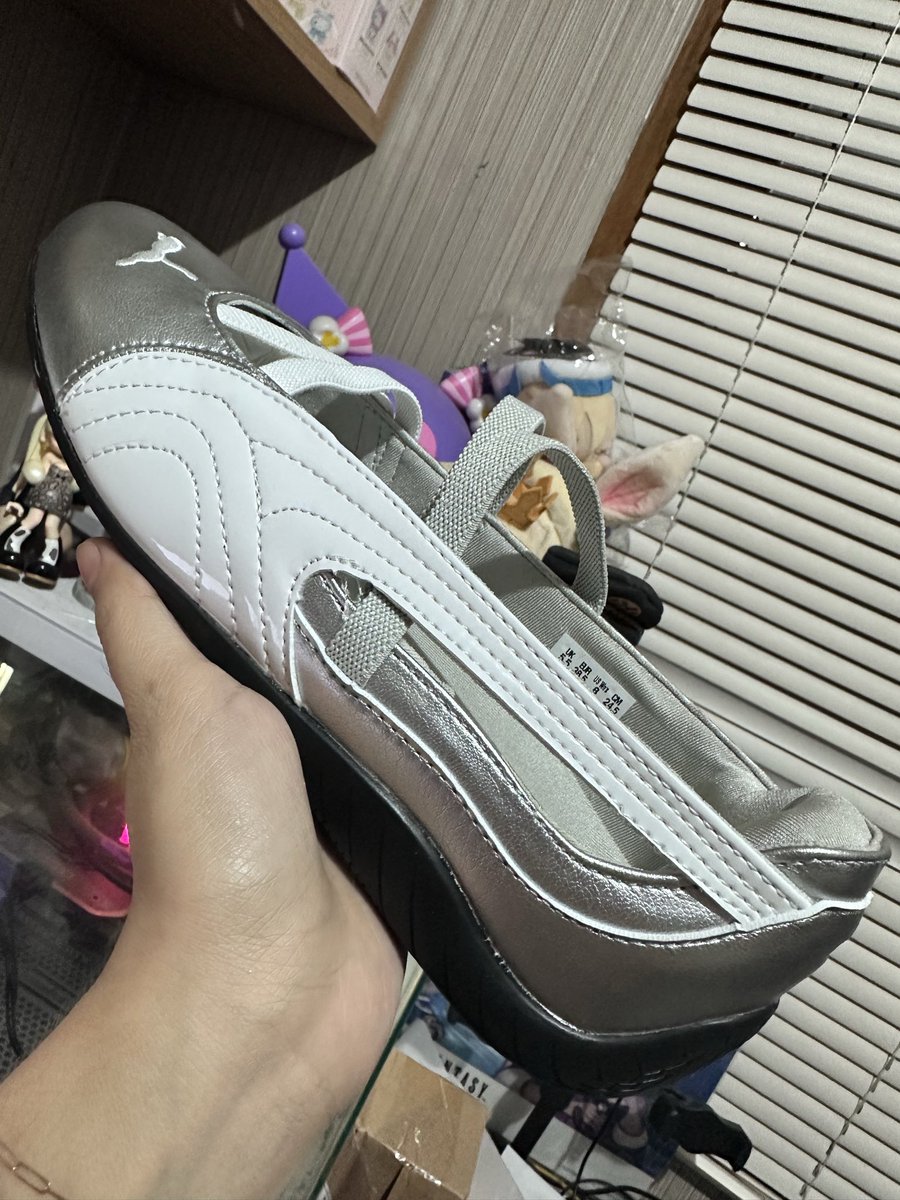 coluneko's tweet photo. Wts // want to sell

Puma speedcat ballet metallic silver
Size 38.5 / 24.5 cm
Masih baru banget belum pernah dipakai keluar cuma buat dicoba, alasan jual karena kebesaran
1jt nett
📍 bandung https://t.co/Q6GhXCeiRR