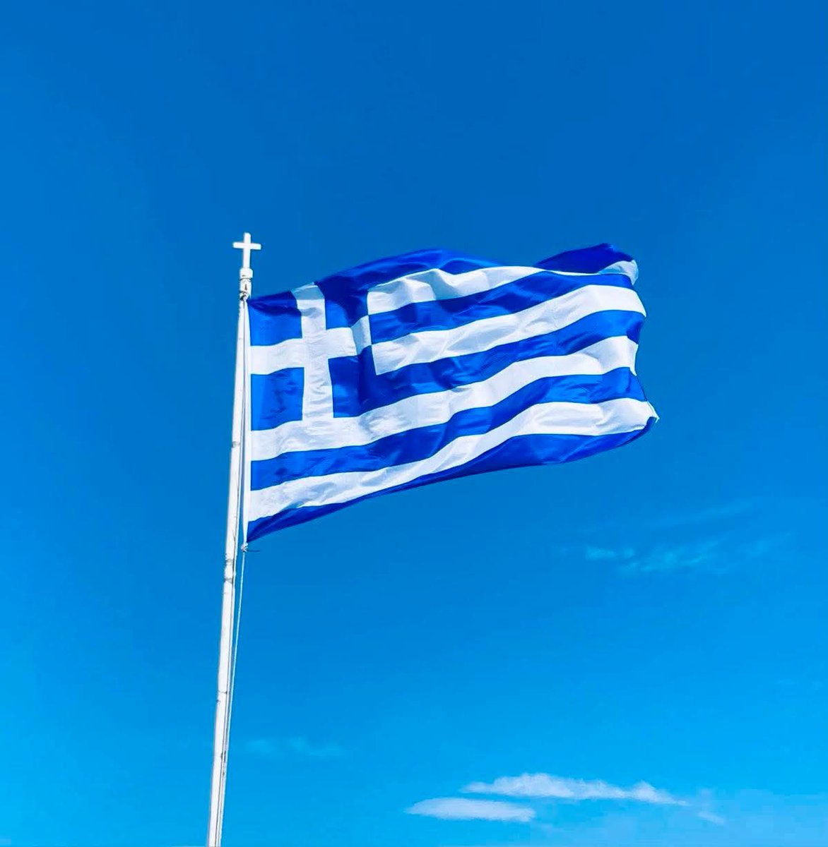 bessy_saxoni's tweet photo. "Ανήκω σε μια χώρα μικρή. Ένα πέτρινο ακρωτήρι στη Μεσόγειο, που δεν έχει άλλο αγαθό παρά τον αγώνα του λαού του, τη θάλασσα, και το φως του ήλιου. "

~ Γιώργος Σεφέρης ~

Ζήτω η 28η Οκτωβρίου. Ζήτω το Έθνος! https://t.co/n5QsWOgLN4