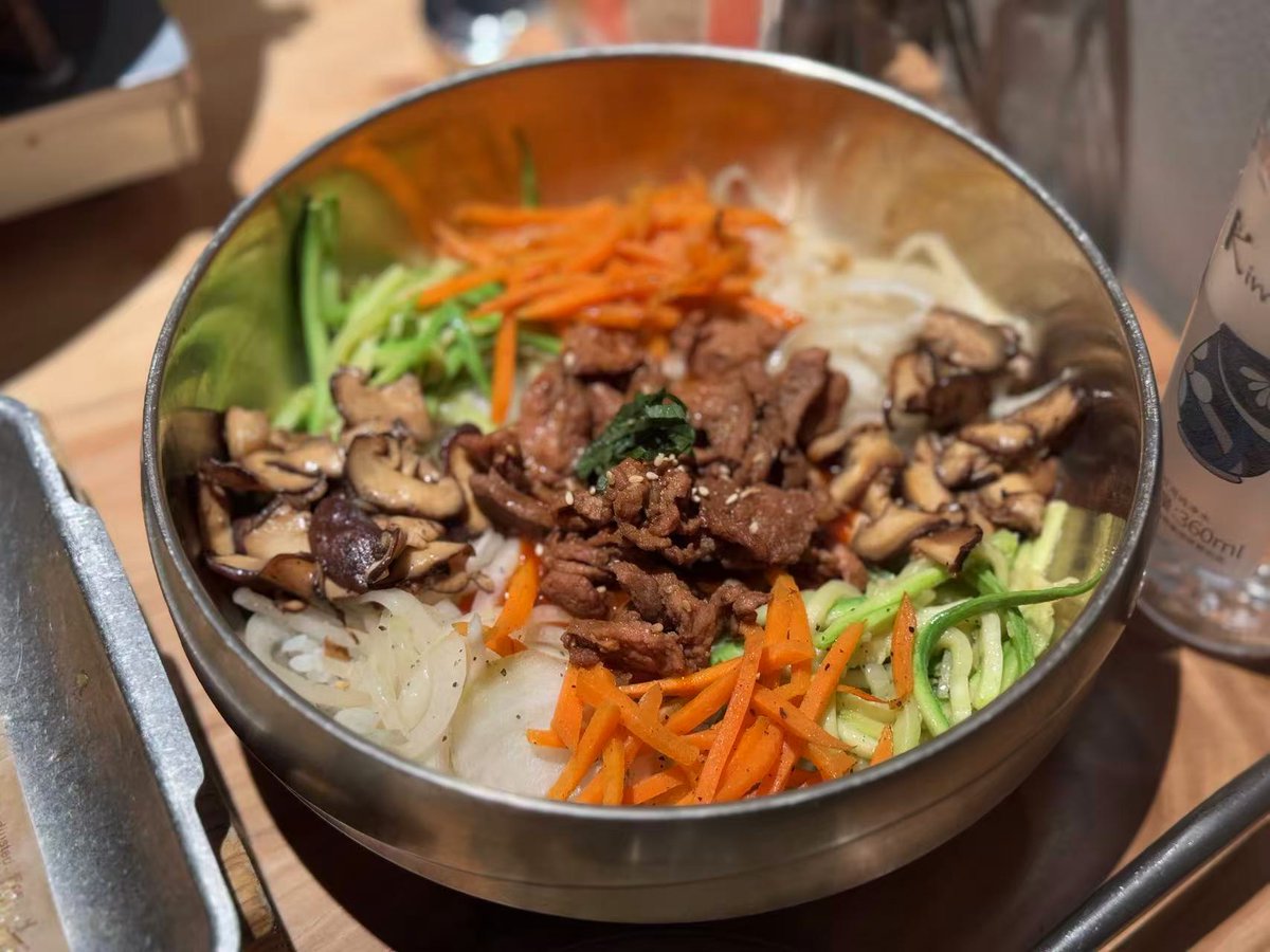 最喜欢拌饭，有蔬菜又有碳水，再加点辣椒面或者老干妈哈哈哈