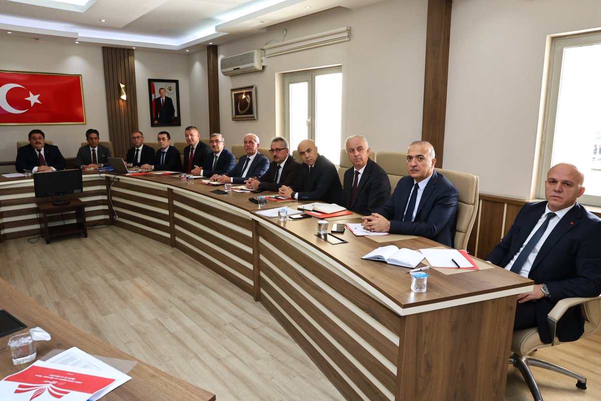 İl Millî Eğitim Müdürümüz Coşkun Bakırtaş (<a href="/coskunbakirtas/">Coşkun BAKIRTAŞ</a>) başkanlığında, ilçe millî eğitim müdürlerinin katılımıyla, 2025-2026 eğitim-öğretim yılı süreç değerlendirme toplantısı gerçekleştirildi.

📍<a href="/sakaryamem/">Sakarya İl Millî Eğitim Müdürlüğü</a> Toplantı Odası

<a href="/tcmeb/">Millî Eğitim Bakanlığı</a>
<a href="/Yusuf__Tekin/">Yusuf Tekin</a>
<a href="/dogan_rahmi/">Rahmi Doğan</a>