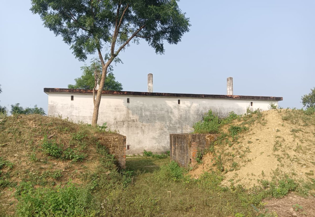 Arjunsingh1878's tweet image. सोनभद्र :- 
● चोपन थाना अंतर्गत नौटोलिया में धवाईडंडी मार्ग पर लगभग 13 वर्ष पूर्व बना मैगजिन बना अवैध भंडारण का अड्डा 
● ग्रामीणों ने बताया कि रात्रि में होती है लगभग एक माह से बारूद की रखरखाव 
● ग्रामीणों में दहशत बरकरार 
●  ग्रामीणों के अनुसार बस्ती से सटे मैगजीन का निर्माण…