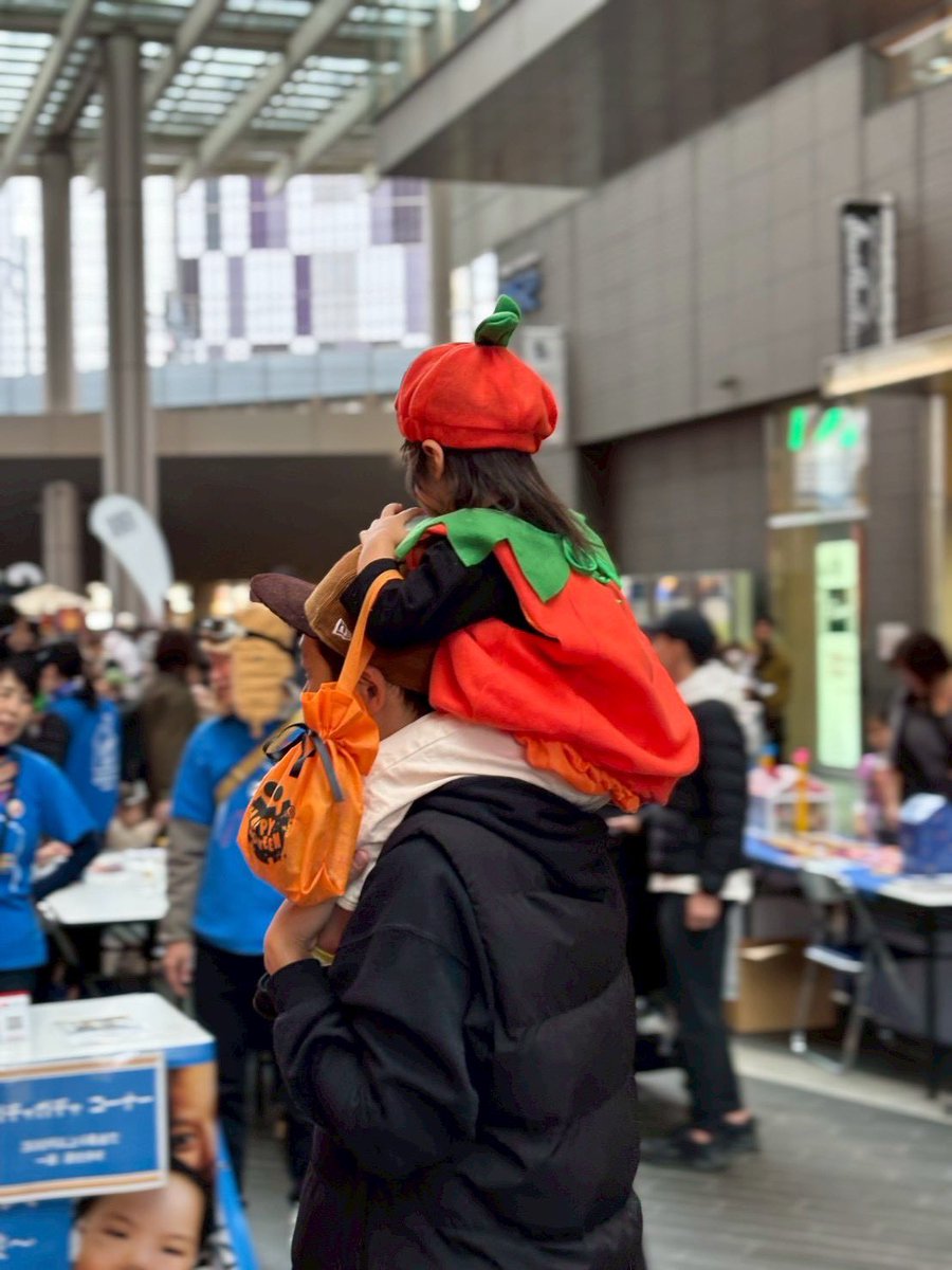 土曜日は運動会！日曜日はハロウィン！とても楽しかった！みんな頑張ってたし、わちゃわちゃして可愛かった！！先生方お疲れ様でした！！

終わってどっちも寒いし雨だったし、夜勤明けで挑んだ旦那氏は風邪ひくんだろなーとか思ってたらまさかの自分がやられるとは…
きちぃー頭割れそー🎃