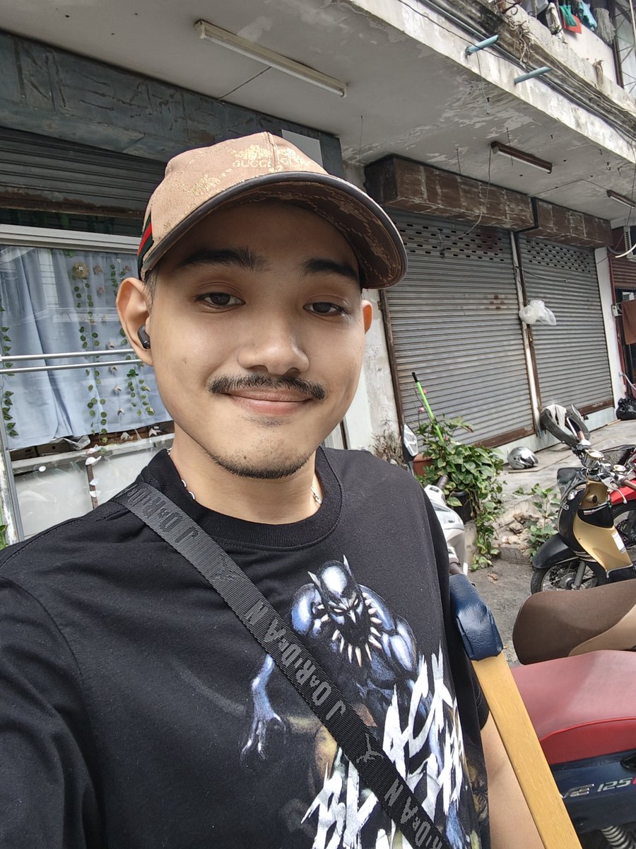 จะออกไปโลตัสสุขุมวิท50 มีใครอยู่ไกล้ๆใจดีเลี้ยงข้าวหน่อยครับ