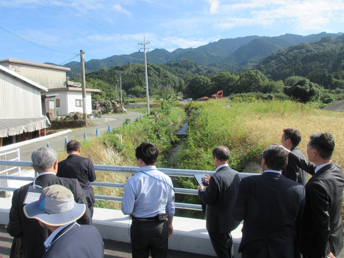 sabo_JSA's tweet photo. 10月23日～24日、福岡県内において「砂防現地視察と討論会」を開催しました。全国各地から16名の市町村長にご参加いただき、久留米市のR5年災害復旧現場、朝倉市及び東峰村のH29年災害被災箇所に施工された砂防施設の効果について視察。現地討論会においては活発な意見交換が行われました。#砂防協会 https://t.co/0f01stO2AJ