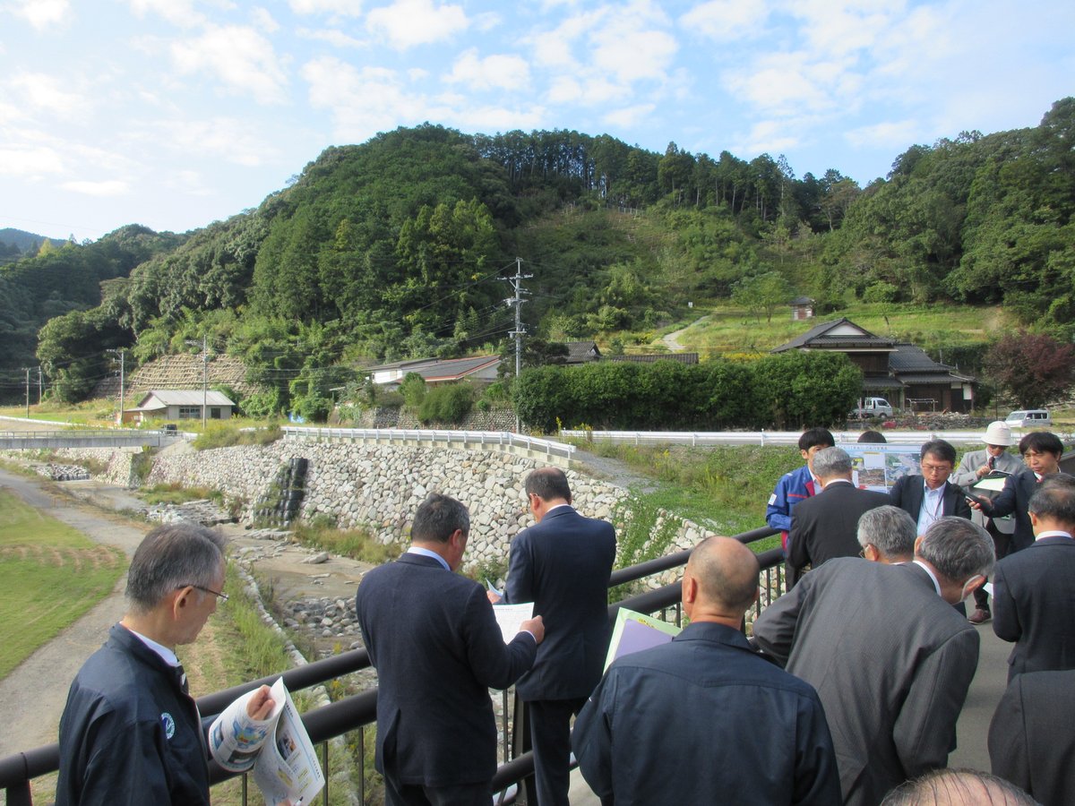 sabo_JSA's tweet photo. 10月23日～24日、福岡県内において「砂防現地視察と討論会」を開催しました。全国各地から16名の市町村長にご参加いただき、久留米市のR5年災害復旧現場、朝倉市及び東峰村のH29年災害被災箇所に施工された砂防施設の効果について視察。現地討論会においては活発な意見交換が行われました。#砂防協会 https://t.co/0f01stO2AJ
