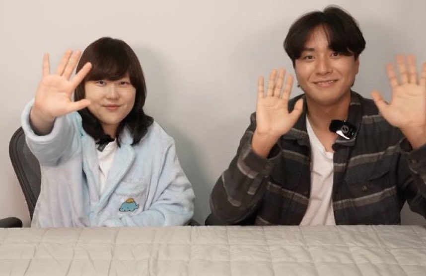 그리고 이 불안정해보이던 시작을 처음 믿고 함께한 사람이 수현이었다는 게 나를 엉 울게 만듦....,,,