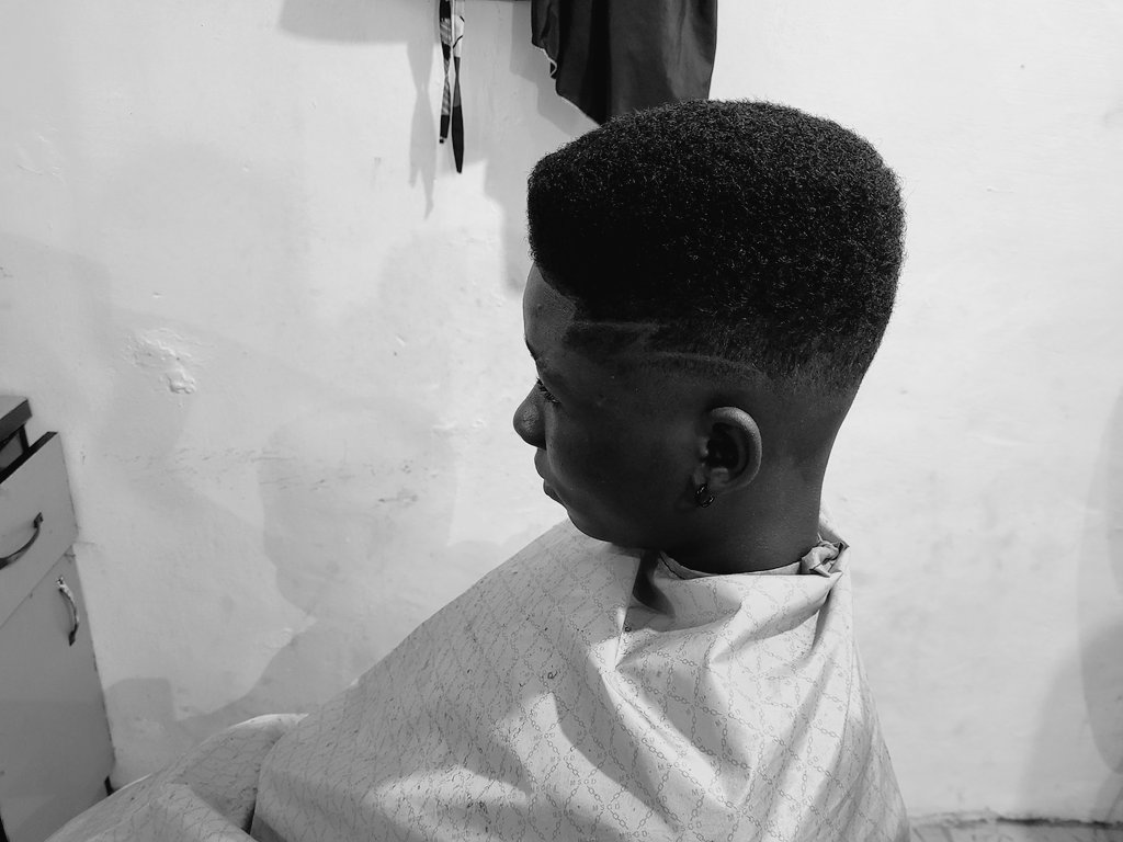 Kola_Emmanuel01's tweet photo. Na, my small beginning, striving to be better,
Baba God abeg, connect me with helpers 🙏🏽.
Give me favor with God and men.
#UnisexSalon #SalonVibes #HairTransformation
#GenderNeutralBeauty #HairCare
#FreshCut #BeautyForAll
#ModernSalon #HairCare
#StyleForEveryone https://t.co/XzyUDfZG6C