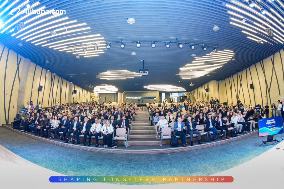 Caonweb_co's tweet image. Caonweb shines at the 𝗔𝗹𝗶𝗯𝗮𝗯𝗮.𝗰𝗼𝗺 Global Partner Summit FY26!

Proudly representing 🇮🇳 India while driving Supply, Diversity, Growth &amp;amp; Prosperity!

Helping Indian exporters reach 200+ countries.
👉caonweb.co

#Caonweb #Alibaba #GlobalTrade #ExportFromIndia