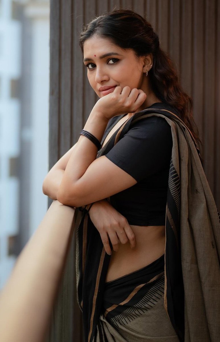 Happy Birthday Gorgeous🎂💝💝
#VaniBhojan