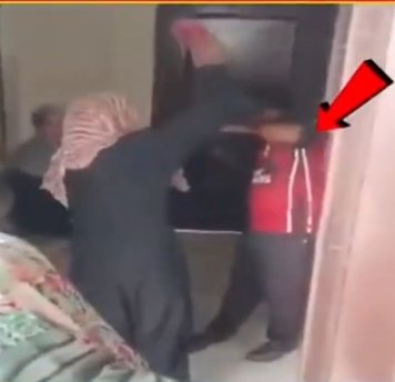 उत्तर प्रदेश के अमरोहा में OYO Hotel में पत्नी ने पति को प्रेमिका संग आपत्तिजनक स्थिति में पकड़ा...

उसके बाद दे चप्पल पे चप्पल, थप्पड़ पे थप्पड़ ....👋👋👋