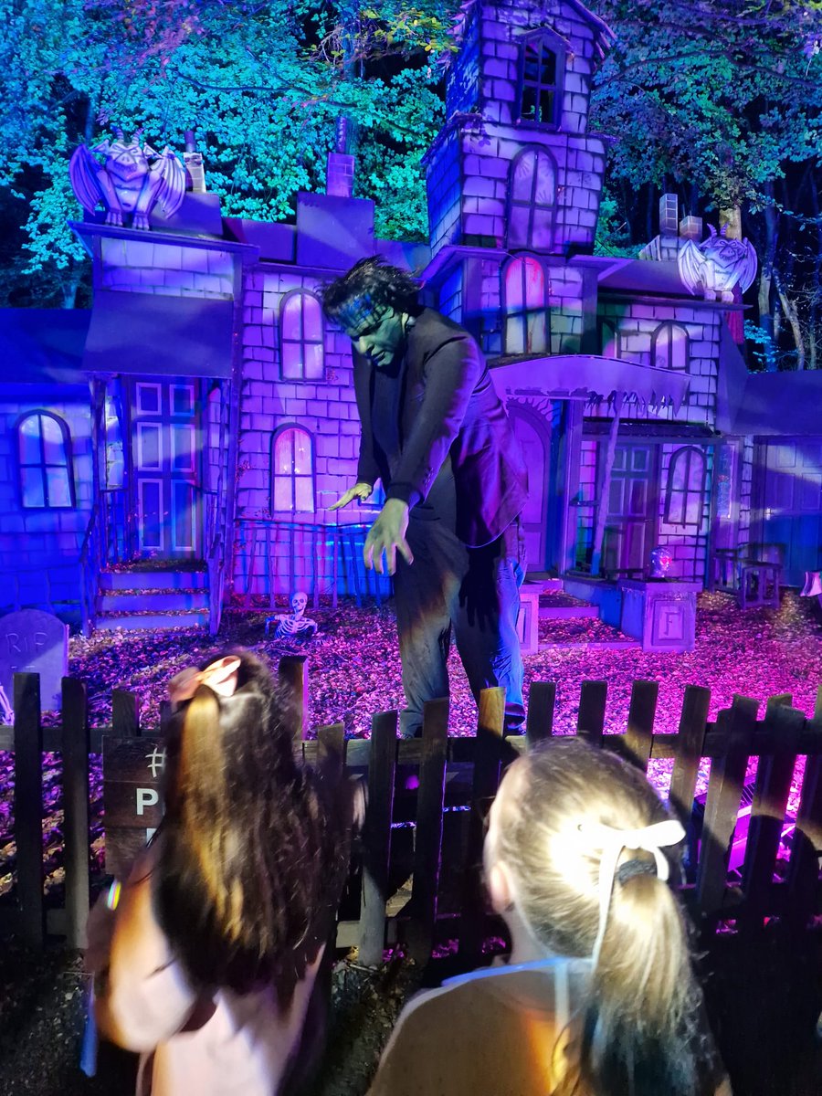 NidgeHattersSK's tweet image. Took the kids here last night. It was #Class #Halloween2025